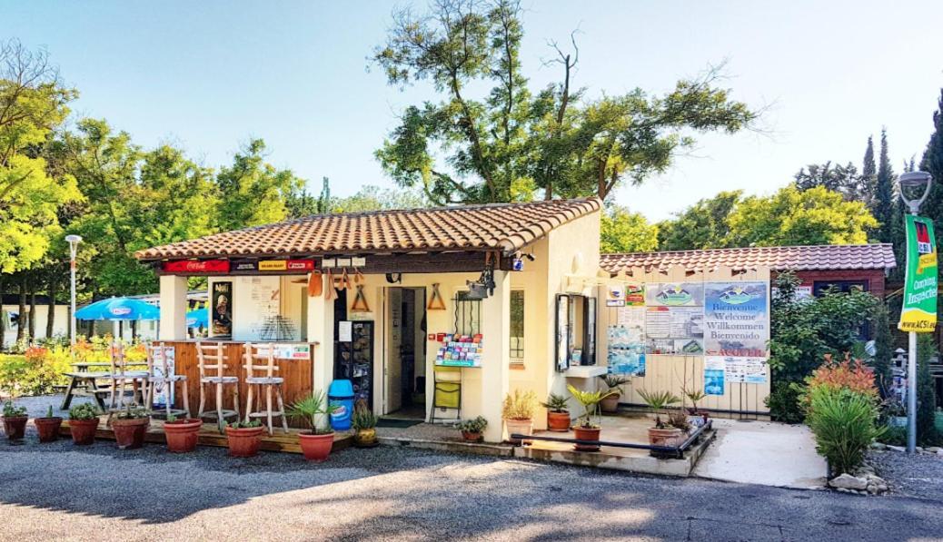 Camping Porte Des Alpilles By M.A Destination Glamping Saint-Étienne-du-Grès Buitenkant foto