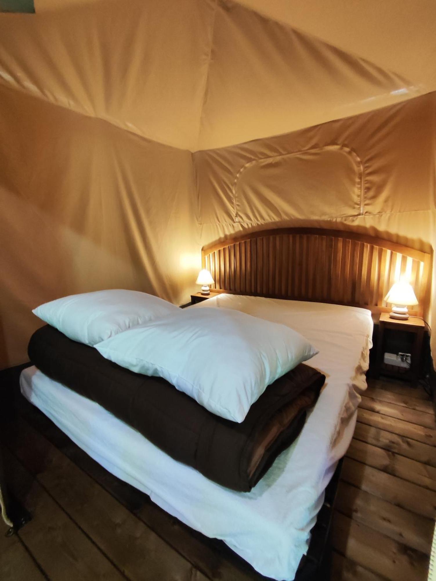 Camping Porte Des Alpilles By M.A Destination Glamping Saint-Étienne-du-Grès Buitenkant foto