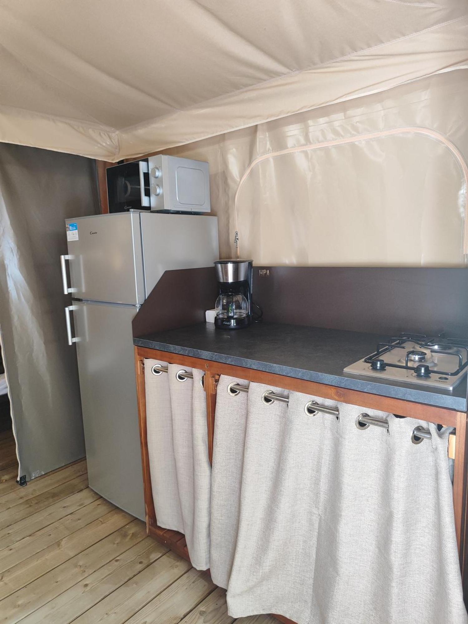 Camping Porte Des Alpilles By M.A Destination Glamping Saint-Étienne-du-Grès Buitenkant foto