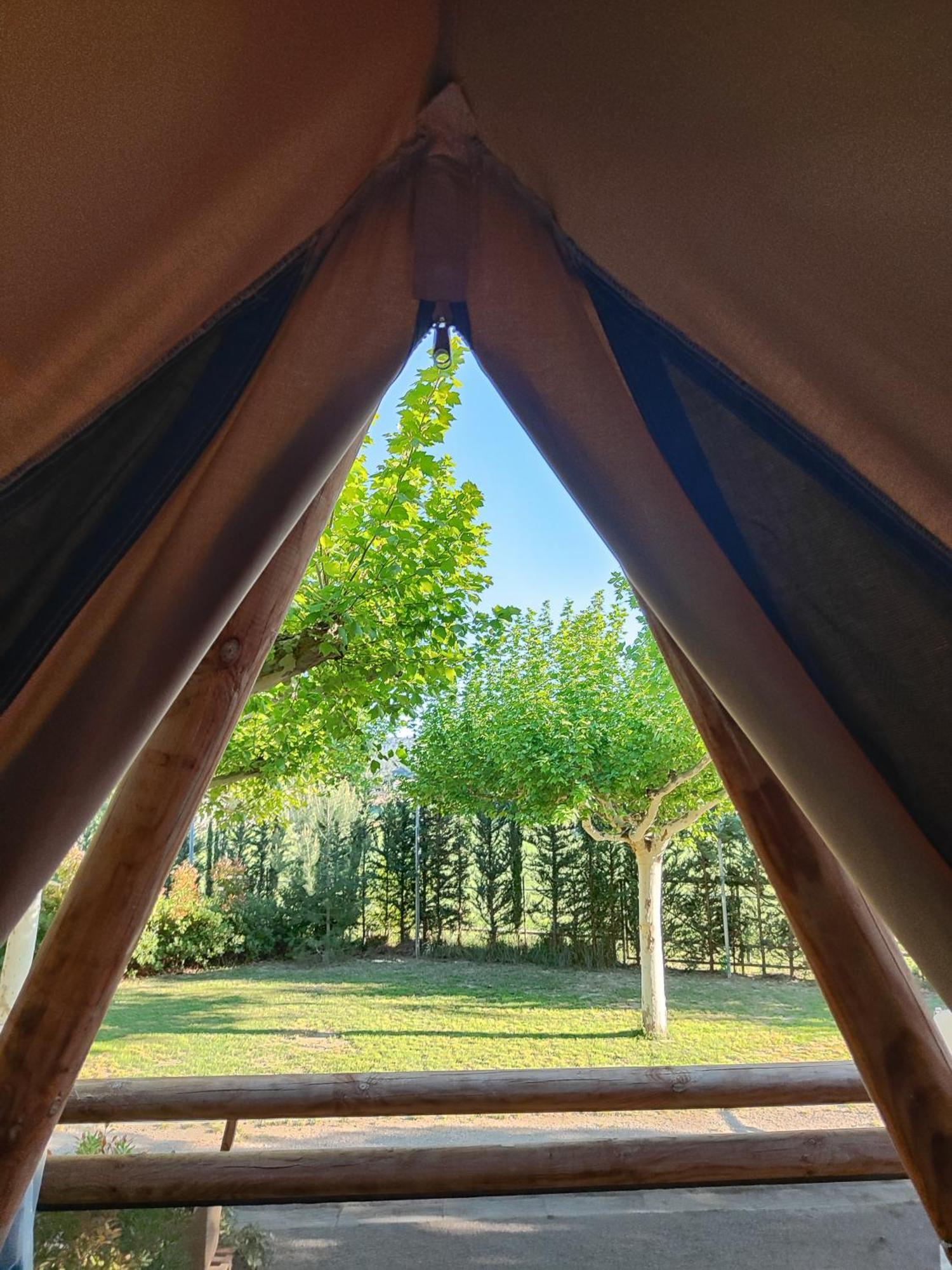 Camping Porte Des Alpilles By M.A Destination Glamping Saint-Étienne-du-Grès Buitenkant foto