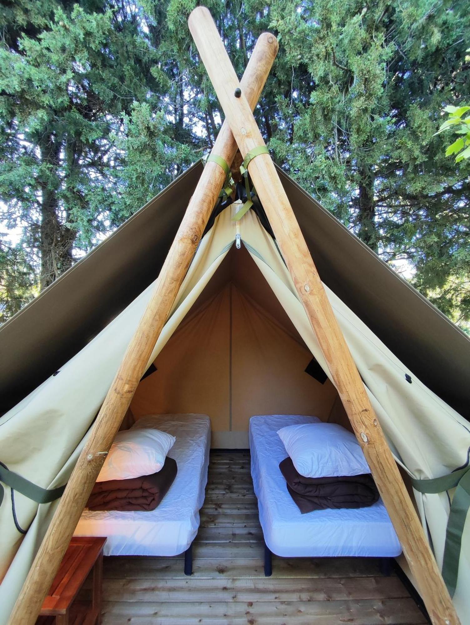 Camping Porte Des Alpilles By M.A Destination Glamping Saint-Étienne-du-Grès Buitenkant foto