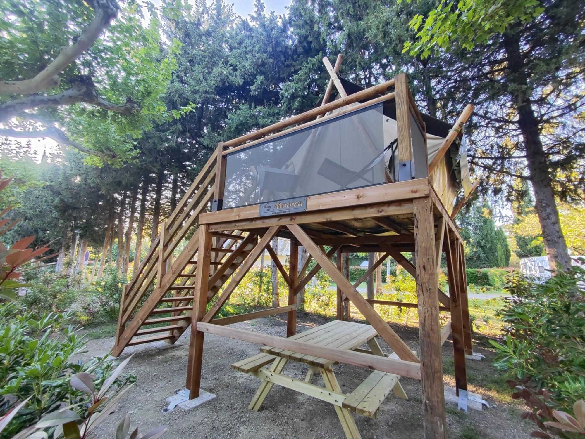Camping Porte Des Alpilles By M.A Destination Glamping Saint-Étienne-du-Grès Buitenkant foto
