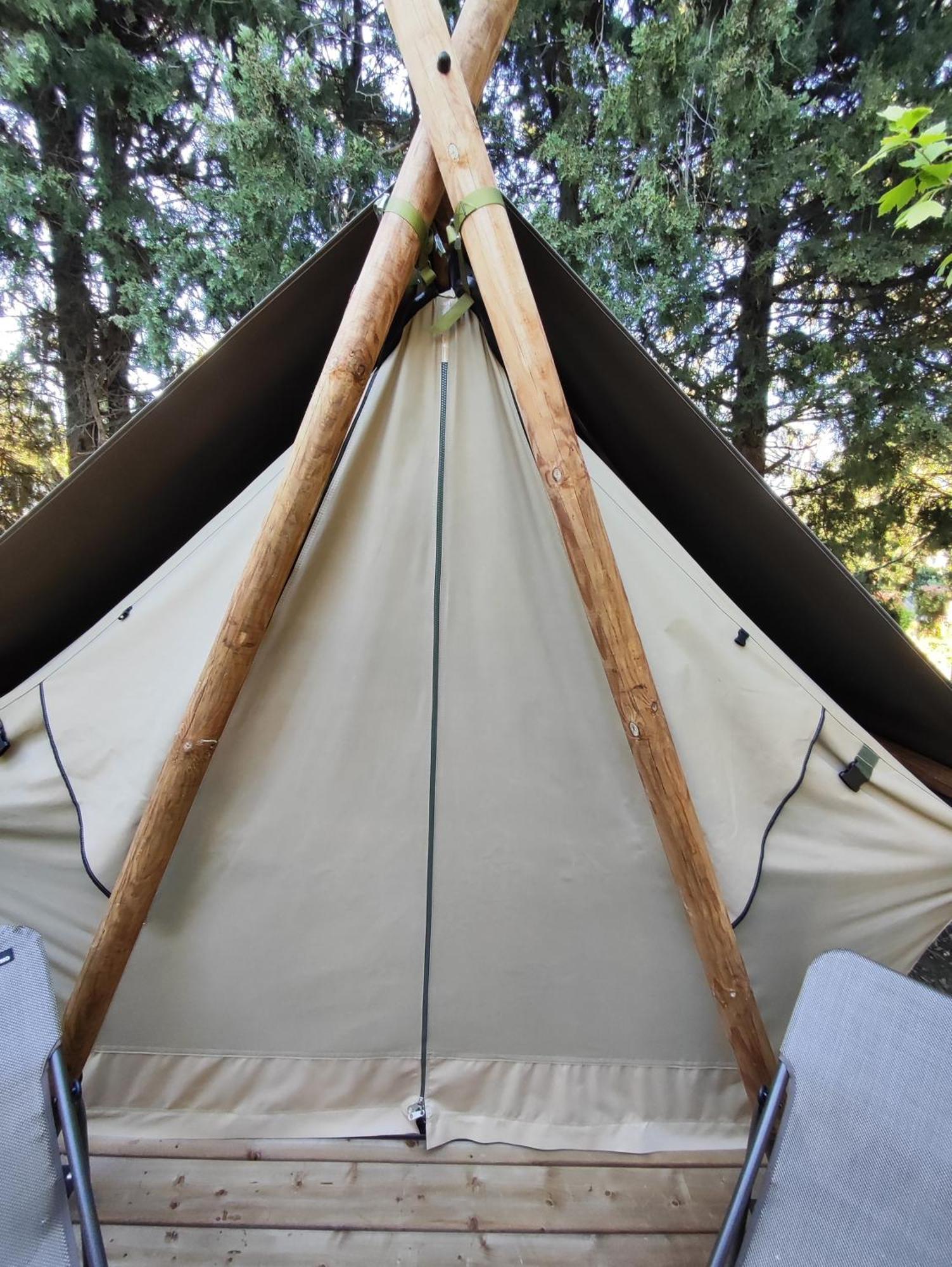 Camping Porte Des Alpilles By M.A Destination Glamping Saint-Étienne-du-Grès Buitenkant foto