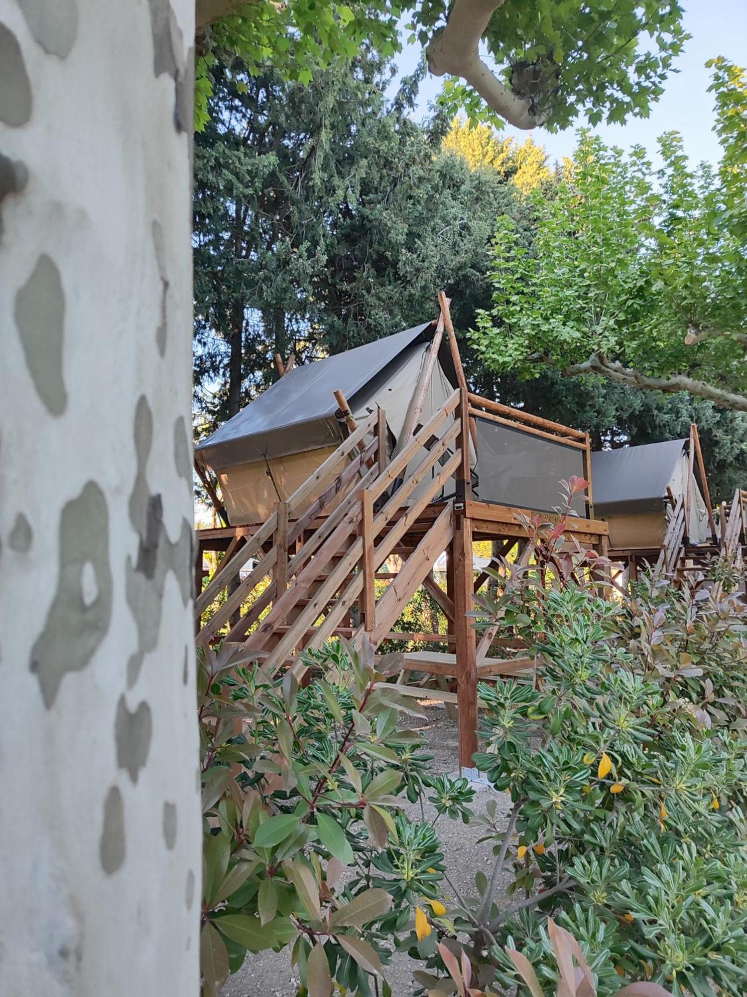 Camping Porte Des Alpilles By M.A Destination Glamping Saint-Étienne-du-Grès Buitenkant foto