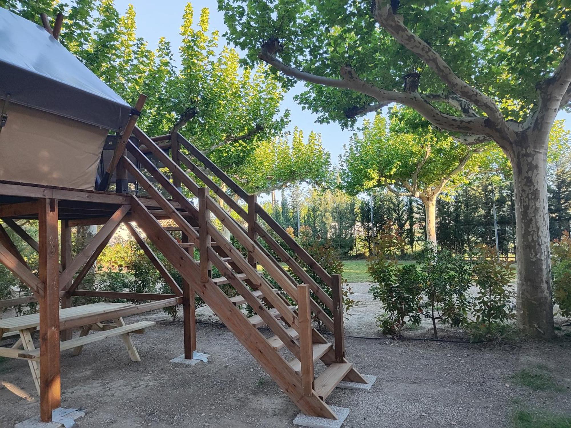 Camping Porte Des Alpilles By M.A Destination Glamping Saint-Étienne-du-Grès Buitenkant foto