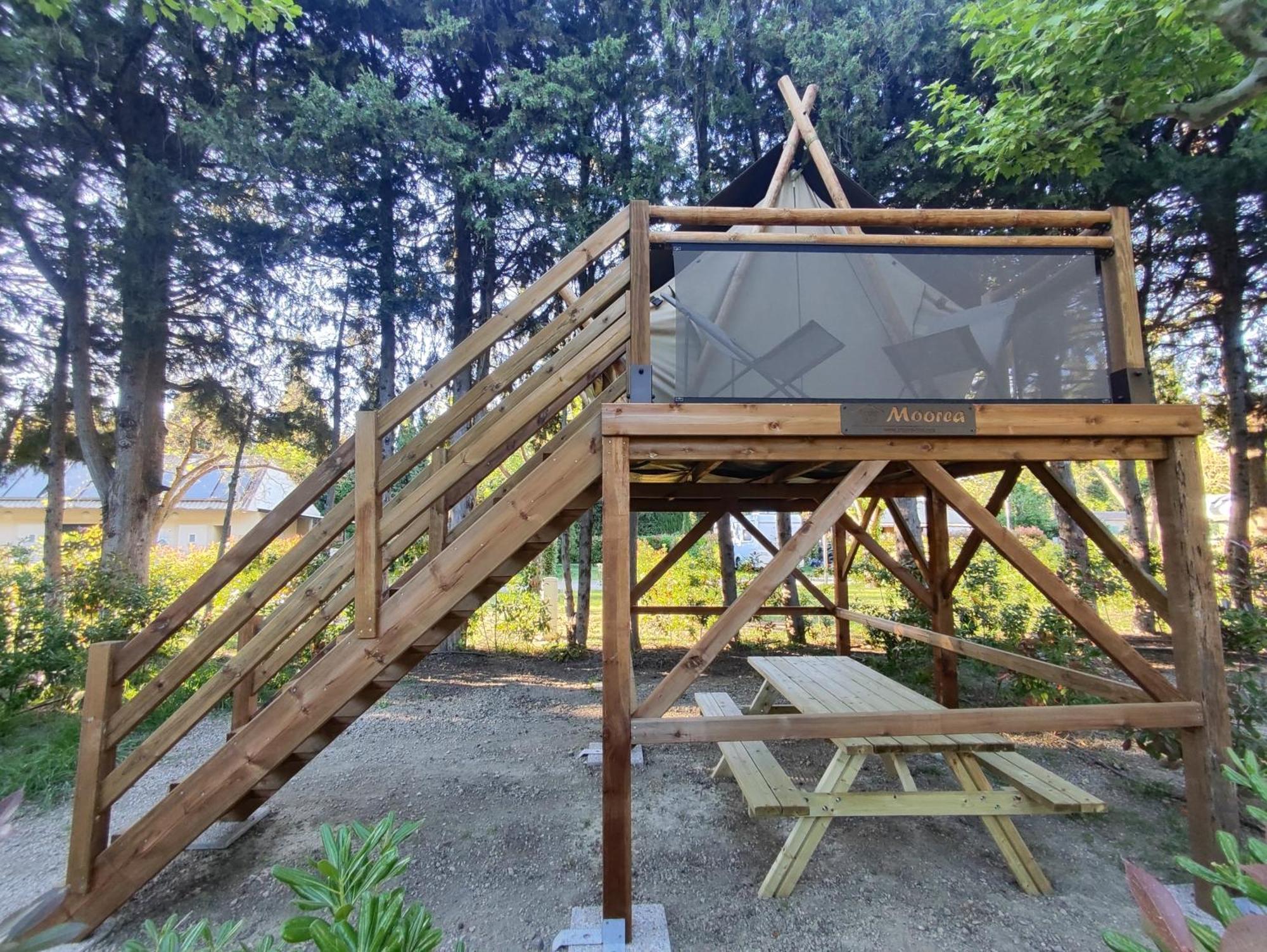 Camping Porte Des Alpilles By M.A Destination Glamping Saint-Étienne-du-Grès Buitenkant foto