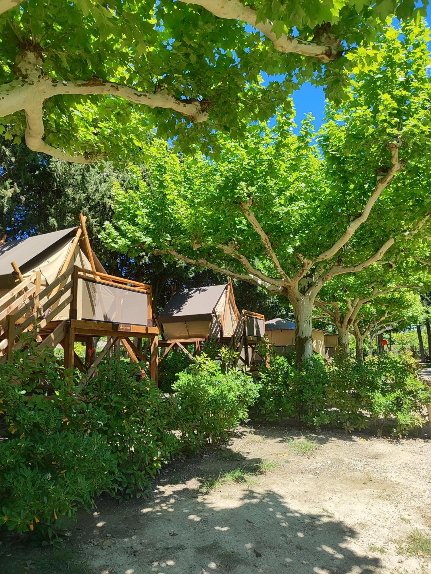 Camping Porte Des Alpilles By M.A Destination Glamping Saint-Étienne-du-Grès Buitenkant foto