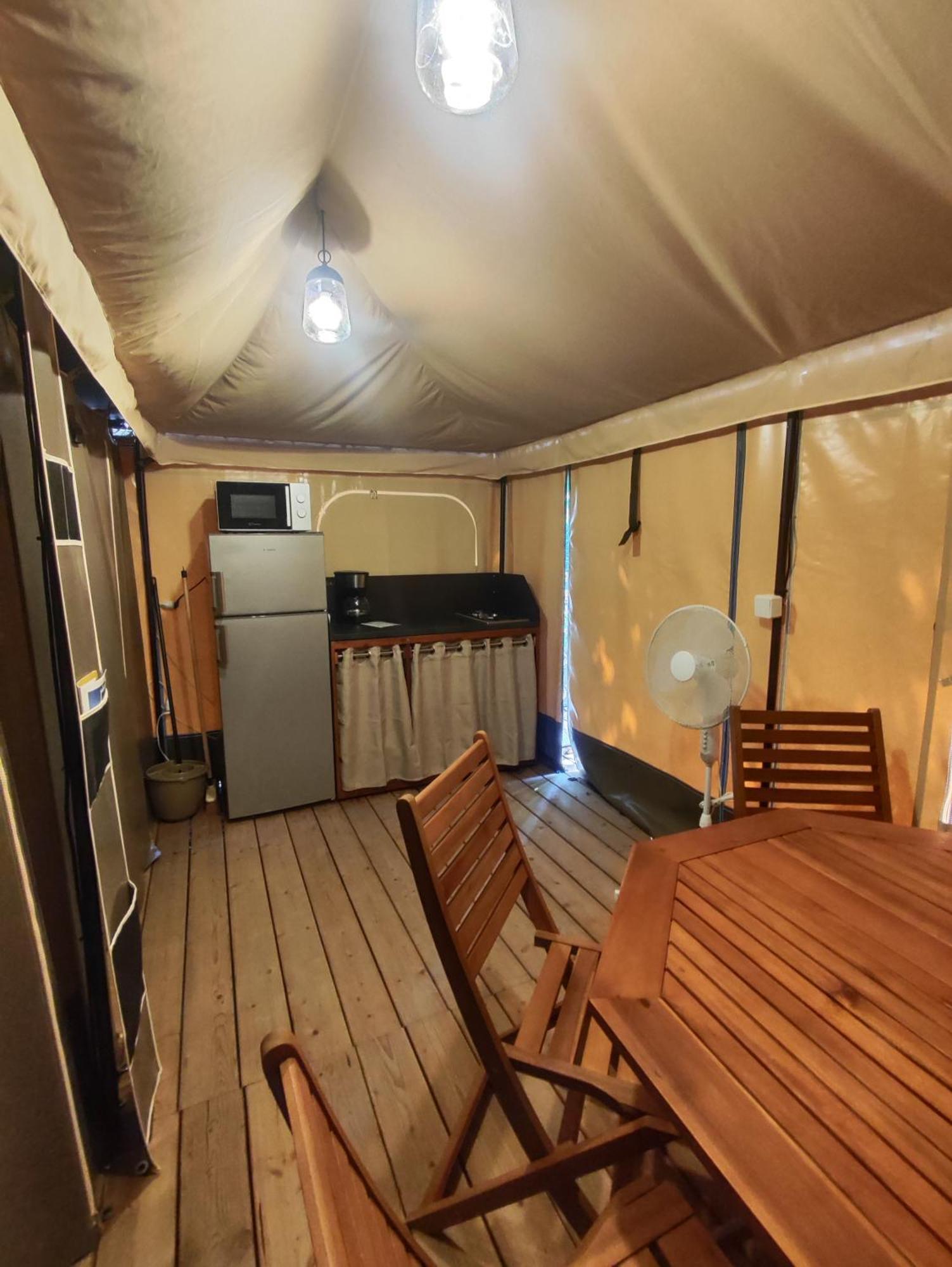Camping Porte Des Alpilles By M.A Destination Glamping Saint-Étienne-du-Grès Buitenkant foto